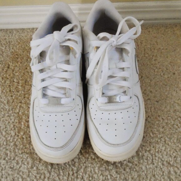 Nike Air Force 1 White Sneakers woman size 9 - Picture 2 of 9